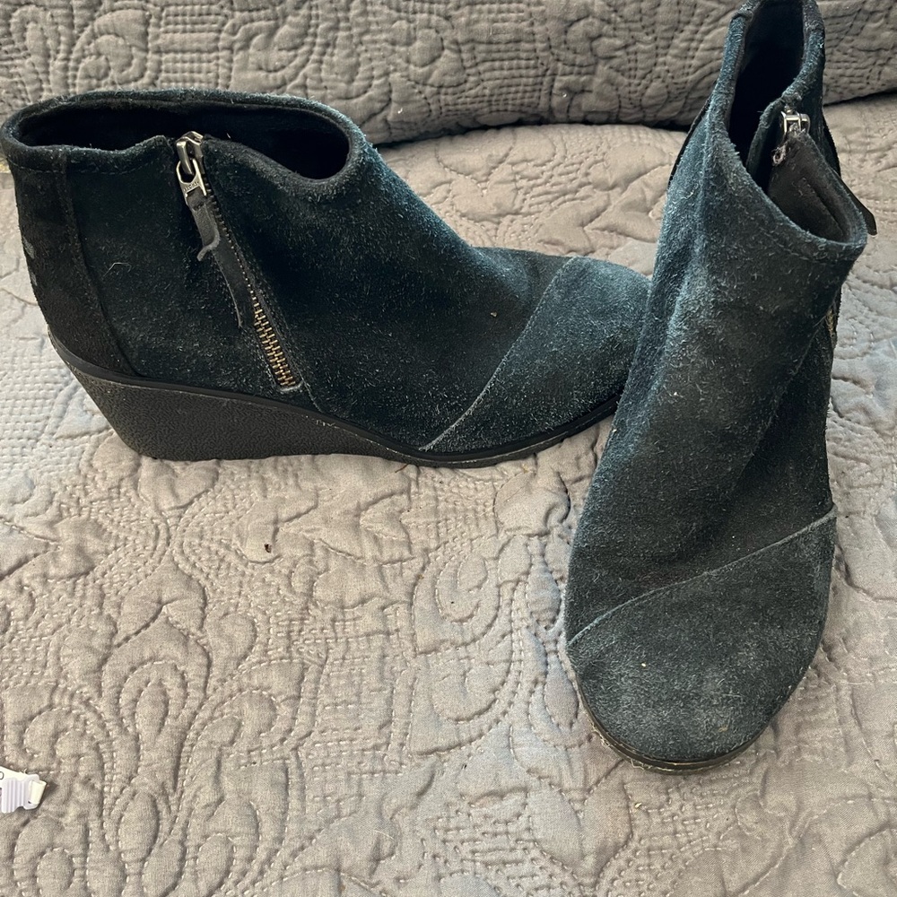 Tom’s Suede Black Ankle Boots for Women